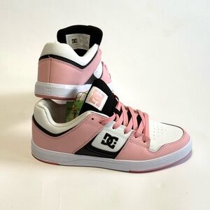 DC Shoes Pink White Black Sneakers Women’s Size 8.5 Lace-Up Skate Shoes New